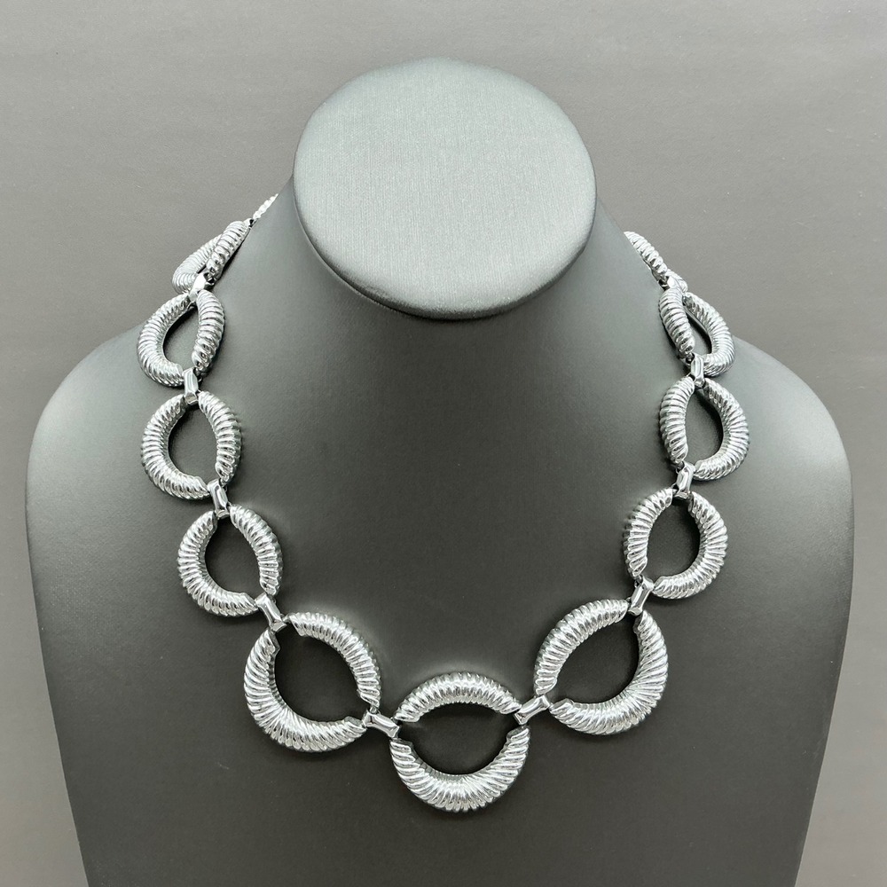 Chunky Link Necklace Women Silver Tone Ribbed Textured Oval Open Hoop Statement